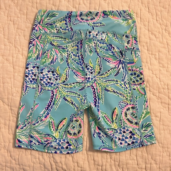 Never worn Lilly Pulitzer shorts - Picture 2 of 3